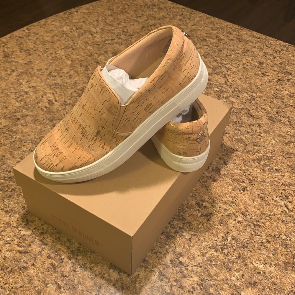 NEW NIB Steve Madden Gills Natural Slip On Shoes 8